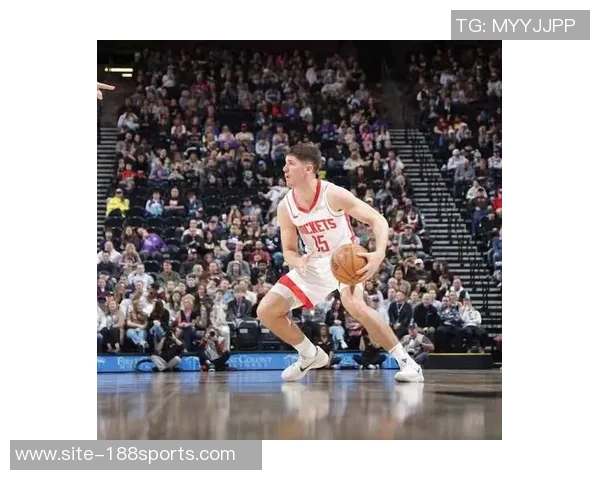 谢泼德防守失误引发申京愤怒拍地板场面尴尬令人心痛 谢泼德防守失误引发申京愤怒拍地板场面尴尬令人心痛