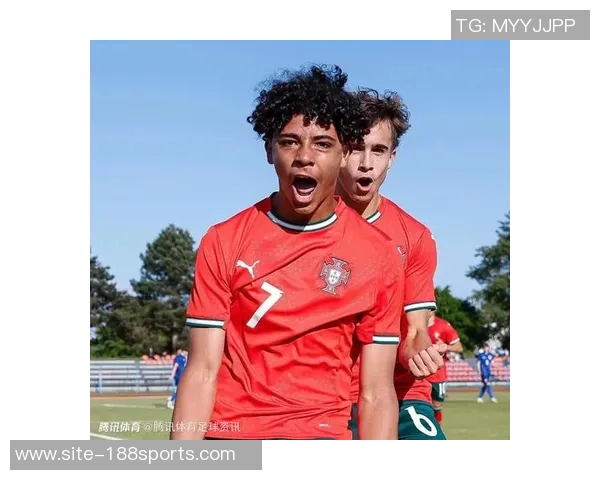 迷你罗继承父亲遗志15岁小将入选葡萄牙U16新阵容引关注 迷你罗继承父亲遗志15岁小将入选葡萄牙U16新阵容引关注